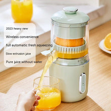 Portable Mini Fruit Squeezer